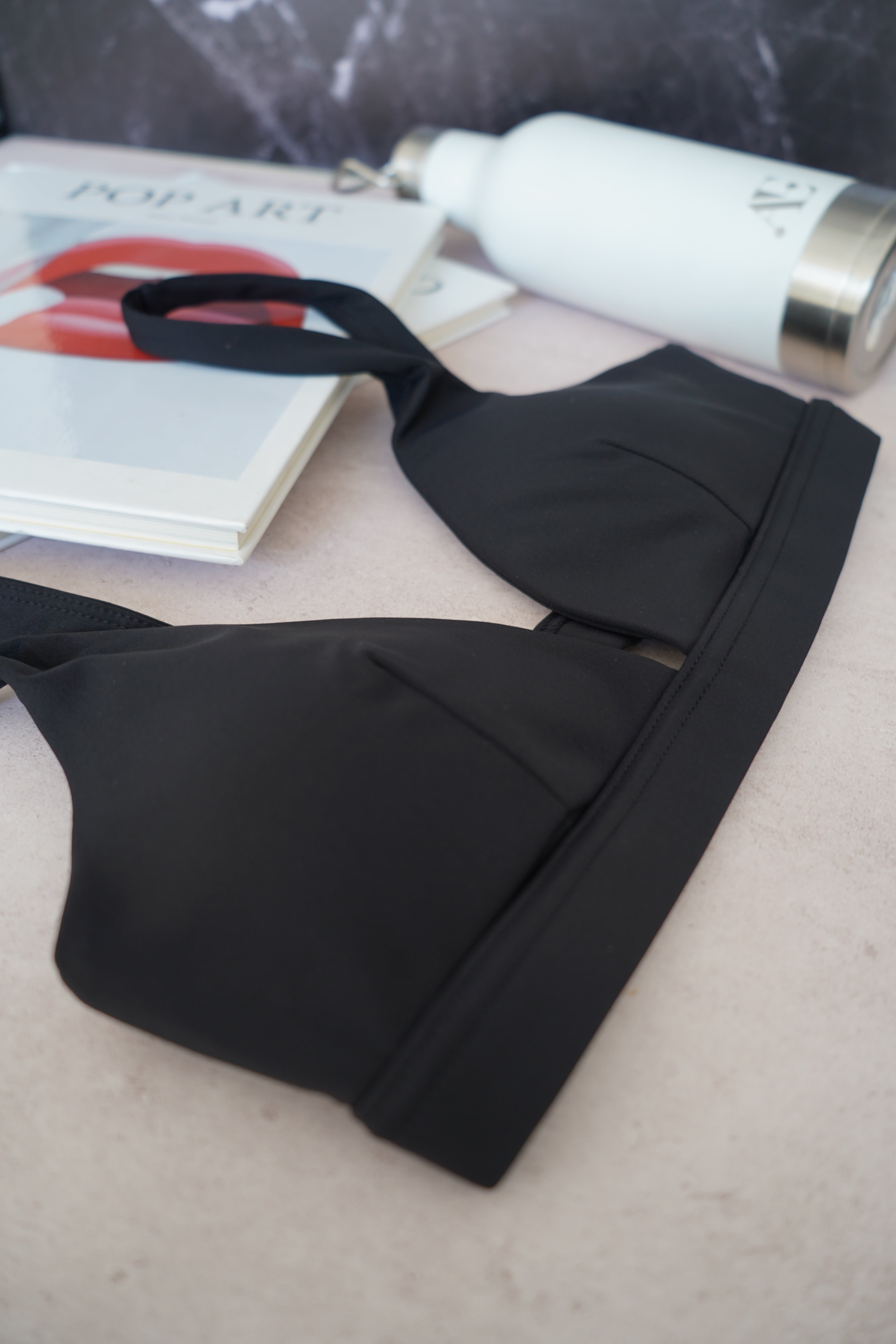 Top minimalist black